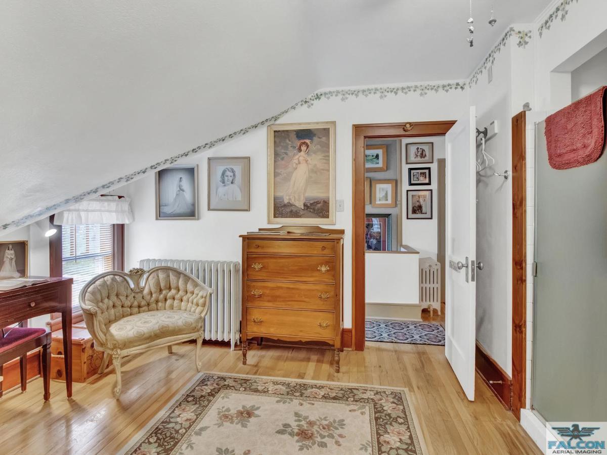 Robins Nest Bed & Breakfast 코디 외부 사진