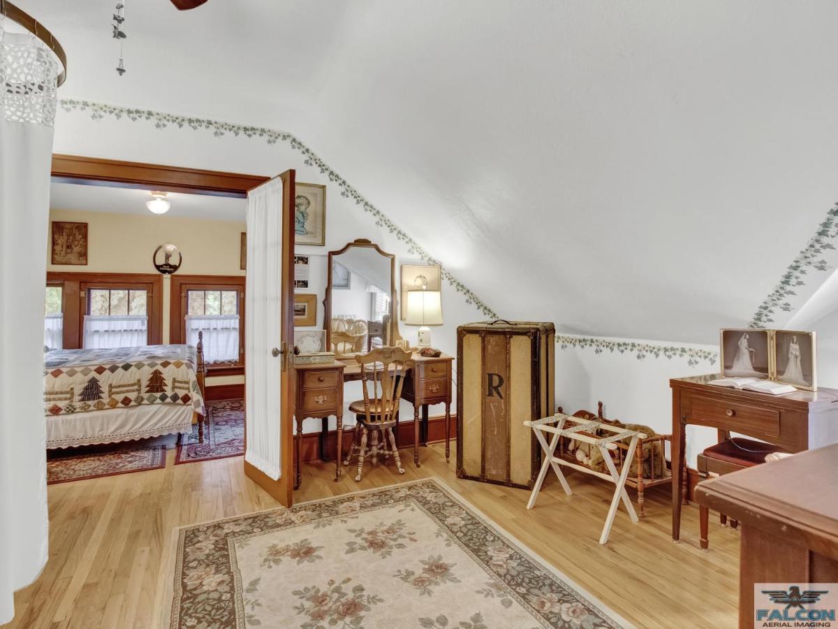 Robins Nest Bed & Breakfast 코디 외부 사진